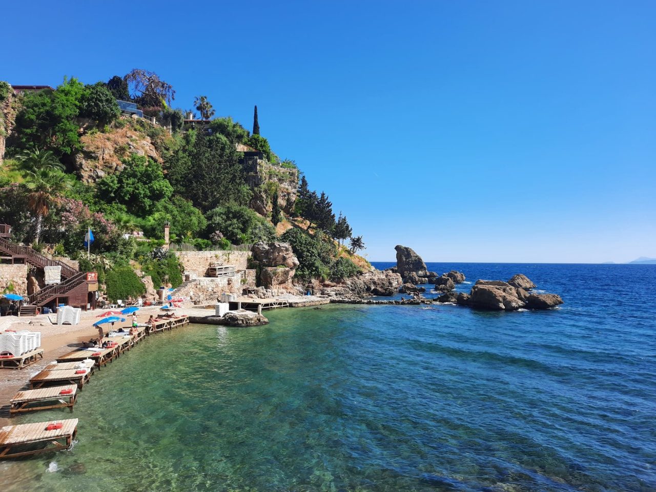 VIDEO | Turcia așteaptă sute de mii de români vara aceasta. Cum arată plajele din Antalya și ce nu trebuie să ratezi în locurile râvnite de milioane de turiști (REPORTAJ)