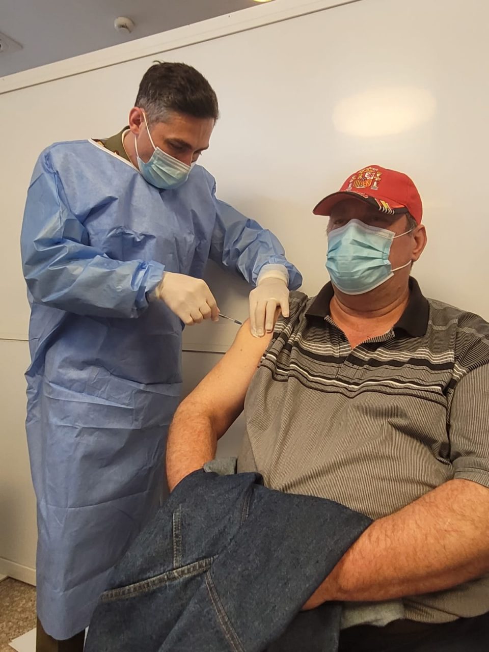 De ce este nevoie ca și cei care s-au infectat cu COVID-19 să se vaccineze după șase luni? Explicațiile medicului Valeriu Gheorghiță