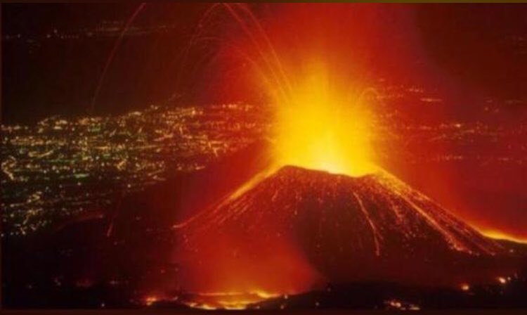 Vulcanul Nyiragongo a erupt brusc și puternic. Lava amenință să transforme orașul Goma în noul Pompei (Galerie FOTO&VIDEO)