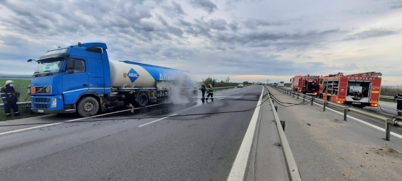 Cisternă cu 30 de tone de motorină și benzină, în flăcări pe A1! Galerie FOTO&VIDEO