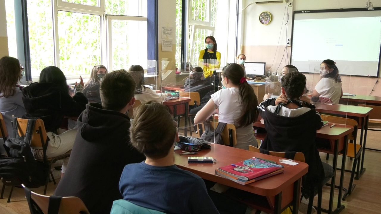 Cum a fost la școală după 6 luni de ore online: „Copiii au nevoie de socializare. E cu totul altceva!” (REPORTAJ)