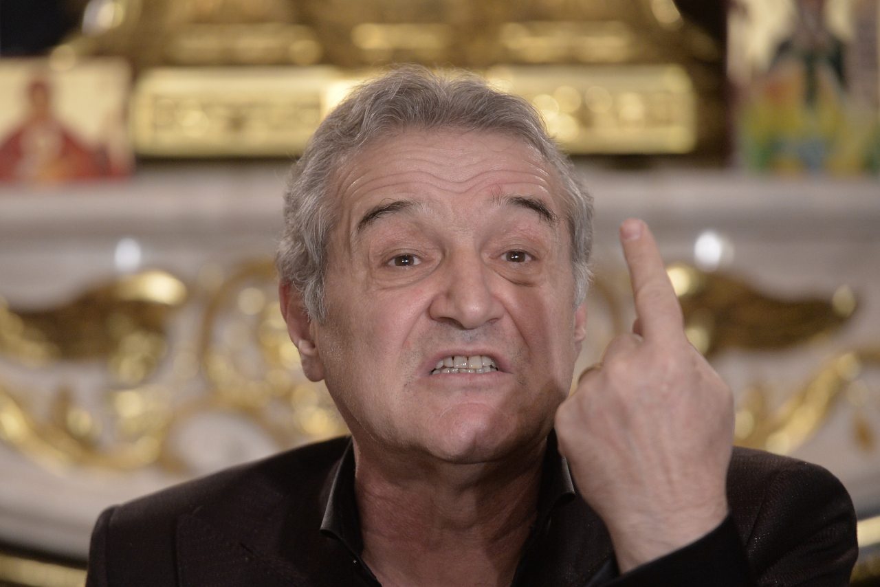 Gigi Becali vrea să interzică accesul femeilor în mănăstirea pe care o construiește în Olănești: „Femeile şi bărbaţii nu se vor întâlni”. Replica preotului local: „Cum să scoţi femeia din biserică în secolul 21?”