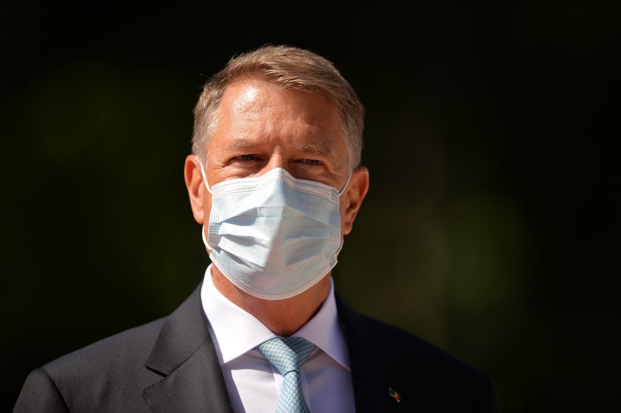 8 ȘTIRI DE LA ORA 8. Klaus Iohannis, despre certificatul verde: „Este un lucru bun, dar nu trebuie să ducă la discriminări între cetățeni”