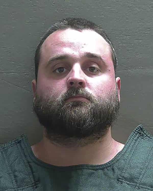 O fată în vârstă de 11 ani a scăpat din mâinile răpitorului. Fata a aruncat cu slime albastru peste el pentru ca poliția să îl localizeze mai ușor