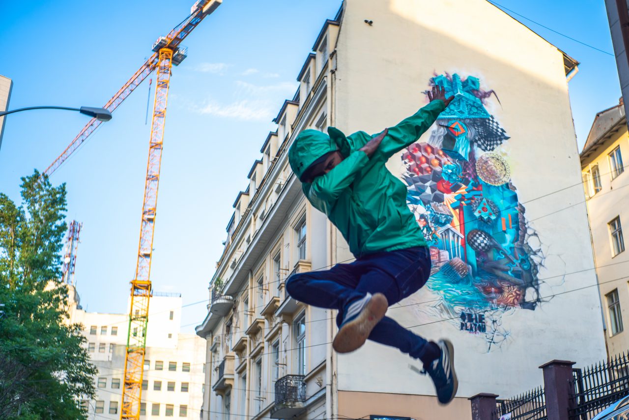 Art for Air: o colaborare Romanian Design Week cu artistul Obie Platon, susținută de IQOS