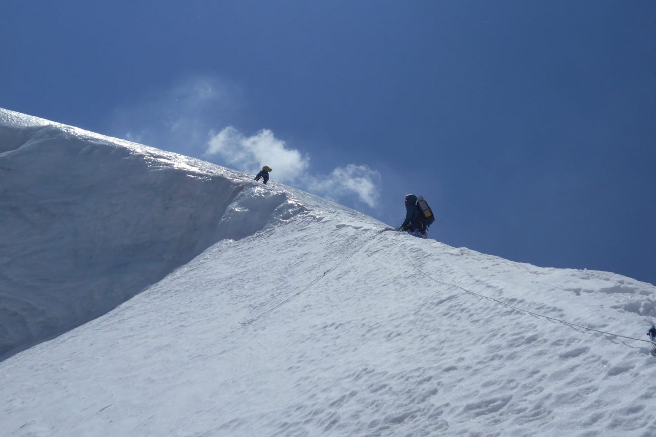Horia Colibășanu și colegii de expediție, surprinși de o avalanșă la 6.800 de metri, pe vârful Dhaulagiri, în timp ce erau în cort