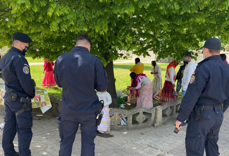 Scandal la Galați de Paștele Blajinilor. Mai multe persoane au fost amendate după ce au luat masa în cimitir