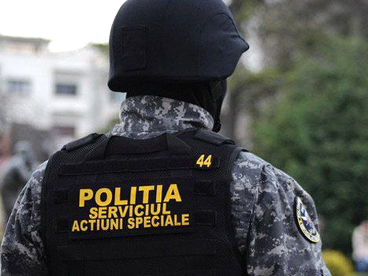 Adolescent de 14 ani, sechestrat și băgat în judecata staborului de familia fetei de care se îndrăgostise. Lupte cu săbii și cuțite în Murgeni, Vaslui – VIDEO
