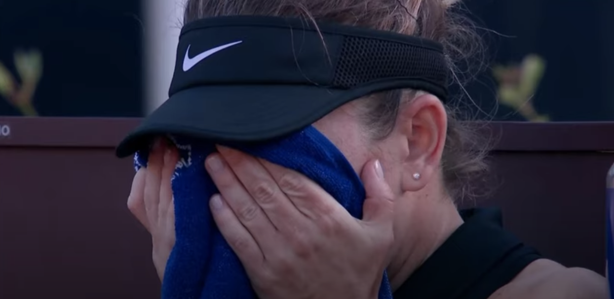 Simona Halep s-a accidentat la Roma. A părăsit terenul plângând și a abandonat în setul doi meciul cu Kerber