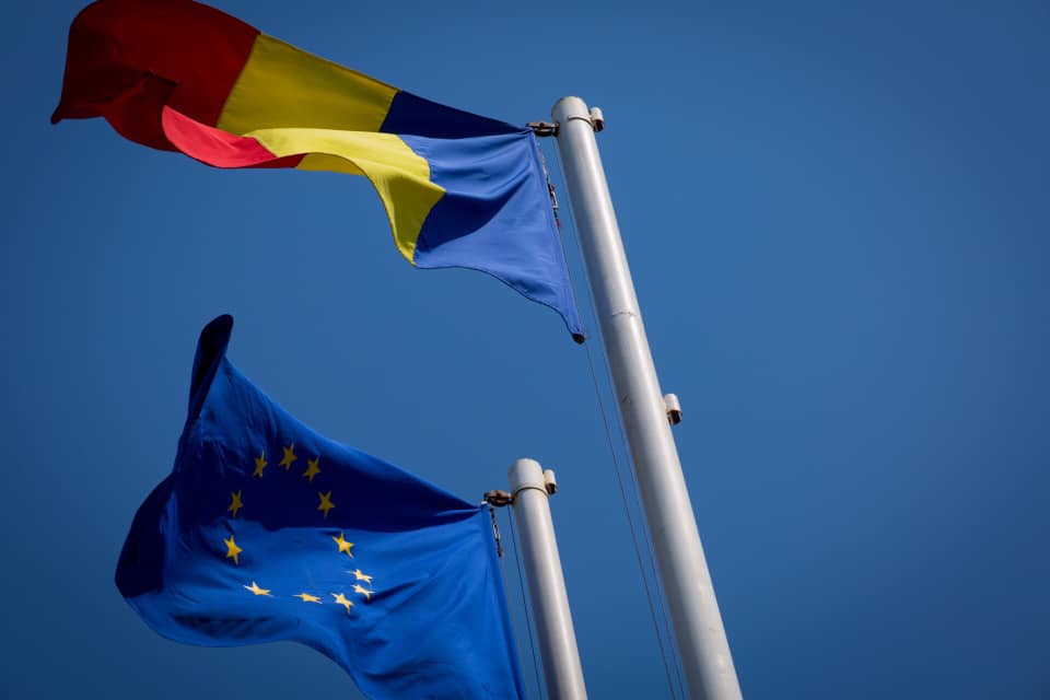 Miting „EuRo Manifest” în Piaţa Victoriei: „România face parte din familia europeană”