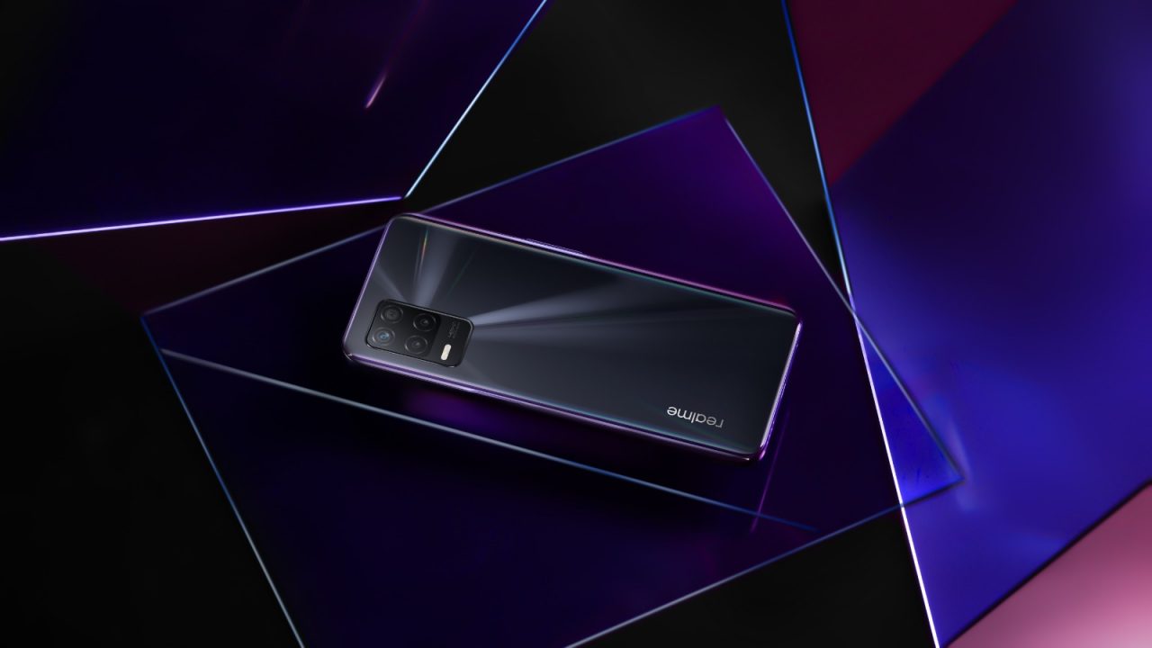(P) realme 8 5G oferă performanțe bune, conexiune la Internet de mare viteză și un design modern la un preț atractiv