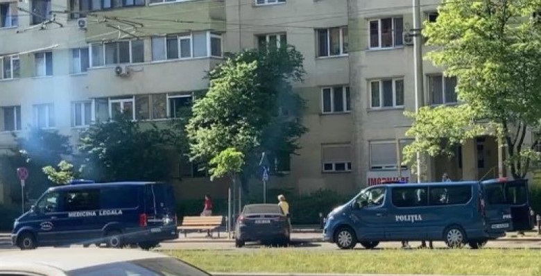 Un bărbat de 40 de ani a murit într-un autobuz STB al liniei 104, după ce i s-a făcut rău în zona Piața Delfinului din sectorul 2 (VIDEO)