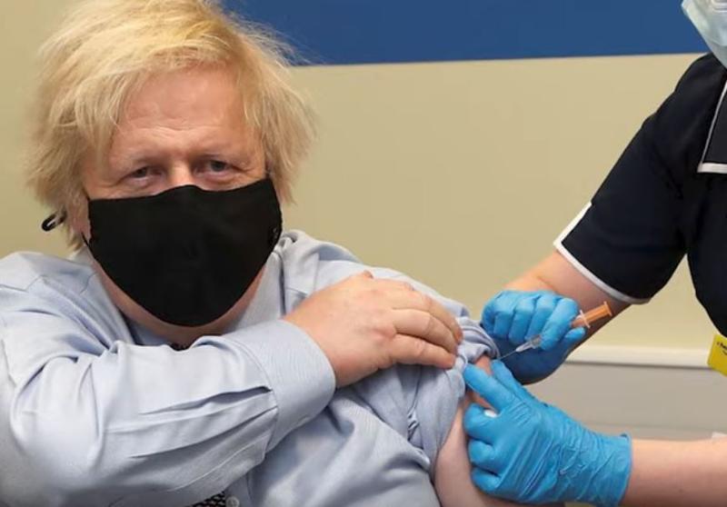 Gestul extrem al lui Boris Johnson, la început de pandemie: Ar fi vrut să se injecteze cu coronavirus, în direct la tv