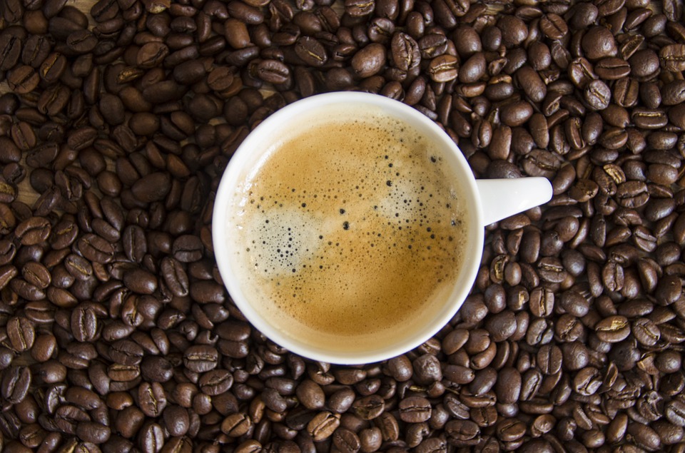 Ce se întâmplă cu CAFEAUA atunci când este reîncălzită / Greșeala frecventă făcută de mulți români