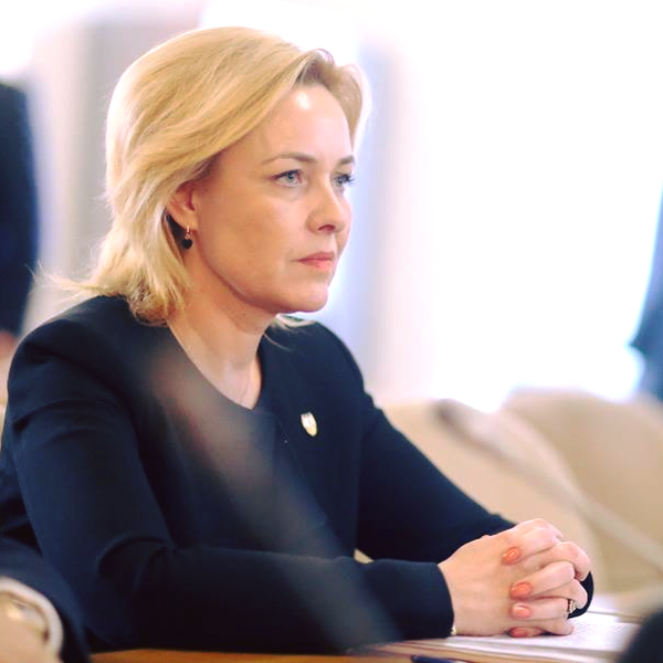 Unde lucrează Carmen Dan. Vlad Gheorghe, USR PLUS: „Ne-a gazat și acum și-a găsit o slujbă cu salariu gras”