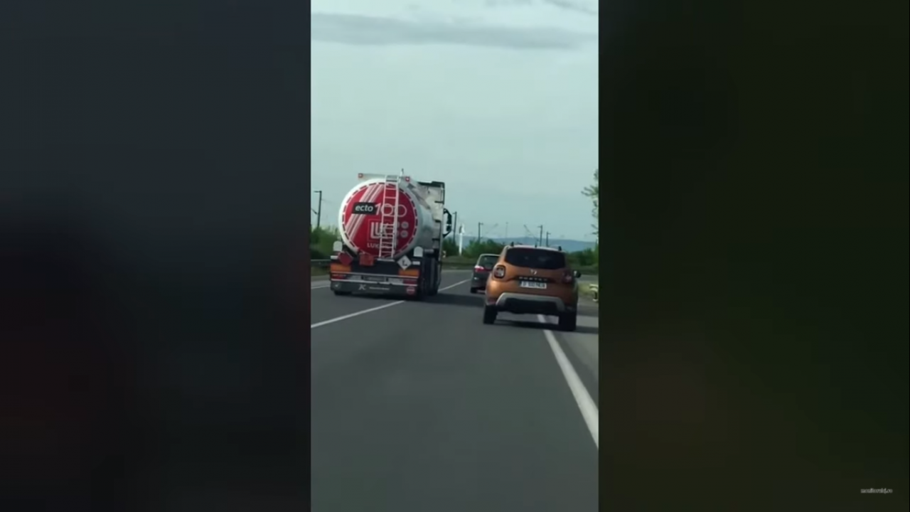 Inconştienţă la volan. Șofer de cisternă, filmat în timp ce făcea o depăşire extrem de periculoasă (VIDEO)