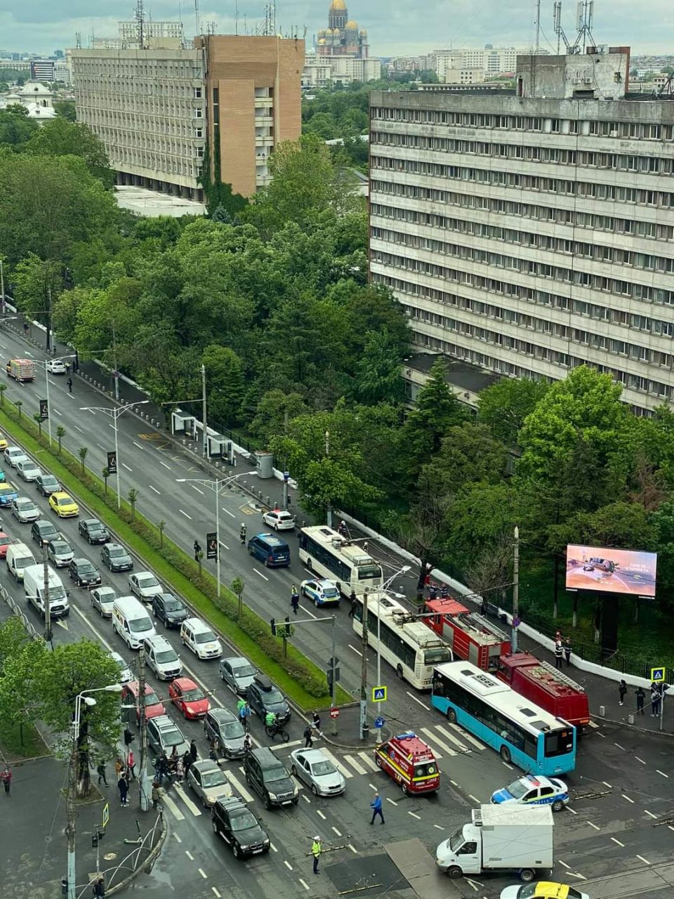 Alertă lângă Palatul Cotroceni, după ce a un troler a fost uitat într-o stație STB