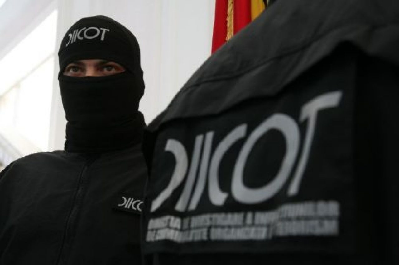 Fiul unui lider interlop din Capitală, acuzat că a furat de pe cardurile americanilor aproape un milion de dolari. Numele bărbatului este strâns legat și de „jaful secolului”, de acum zece ani