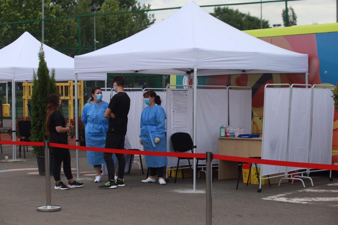 Centru mobil de vaccinare anti-Covid pentru copiii între 12 și 15 ani din Capitală, amenajat în Parcul Lumea Copiilor din sectorul 4 – FOTO