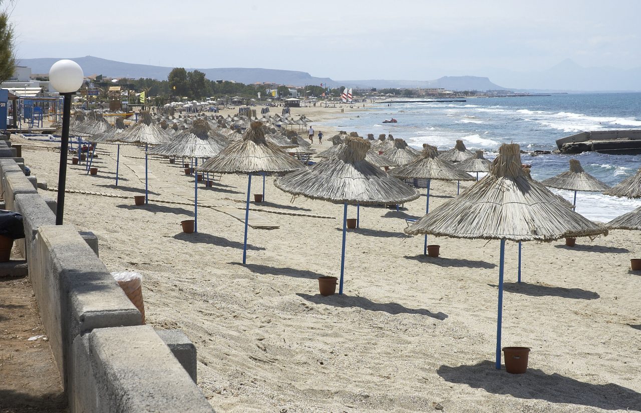 Grecia redeschide plajele private și muzeele