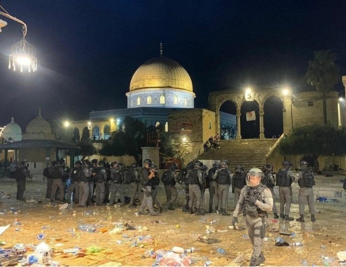 Război civil în Ierusalim. Peste 160 de palestinieni, răniți în confruntările cu polițiștii israelieni