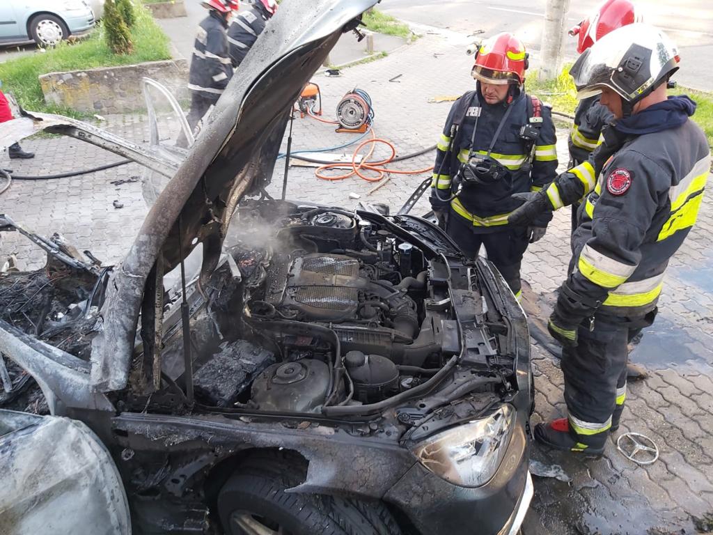 Sindicatul Europol, despre explozia unei mașini în Arad: „Execuție în stil mafiot” / Momentul, surprins de camerele de supraveghere – VIDEO