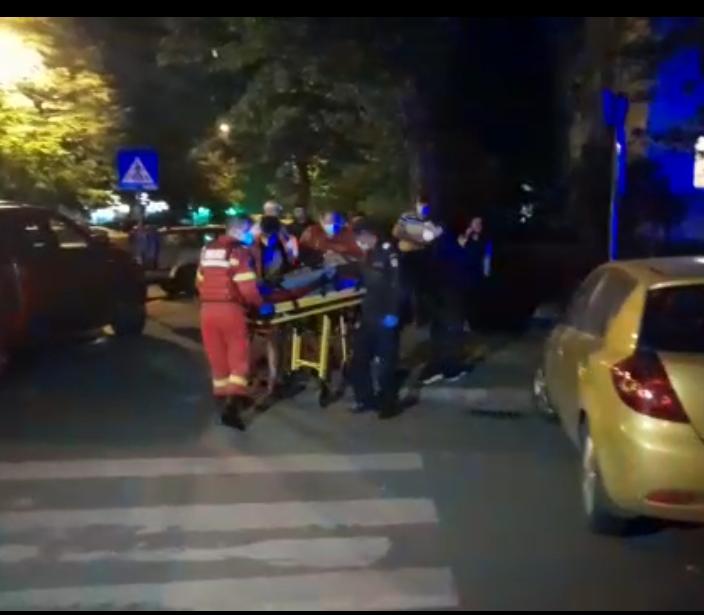 O femeie din sectorul 6 și-a ÎNJUNGHIAT soțul, după o ceartă în familie. În ce stare este bărbatul