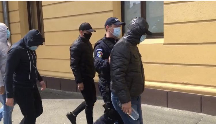 Primele rețineri în dosarul polițiștilor rutieri șpăgari din Sibiu. Au fost făcute și mai multe percheziții, în acest caz
