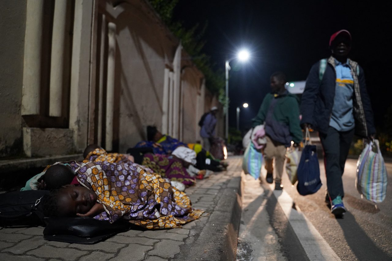Scene șocante în Congo, după erupția unui vulcan: Mii de persoane au fost evacuate iar cel puțin 30 au murit. Oamenii se pregătesc de o nouă erupție – FOTO