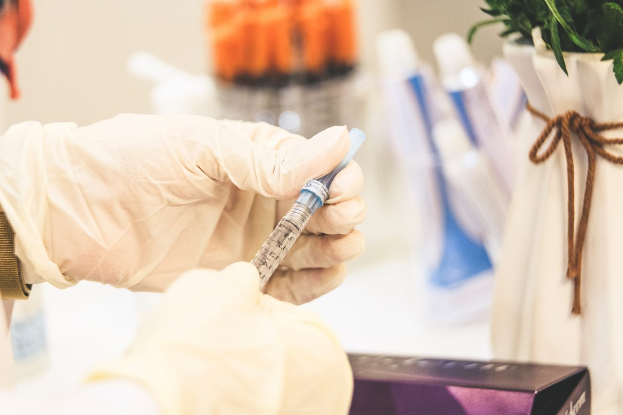 8 ȘTIRI DE LA ORA 8. Vaccinarea anti Covid-19 se poate face în cabinetele medicilor de familie cu serul Johnson & Johnson
