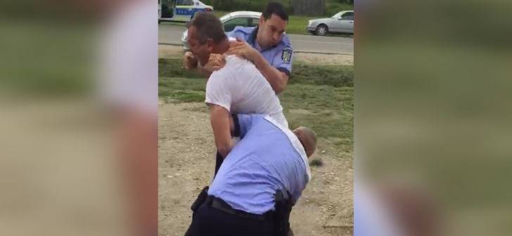 Un șofer beat s-a luptat cu polițiștii minute în șir, în Timiș. „Îți dau un cap în gură de nu te vezi!” – VIDEO