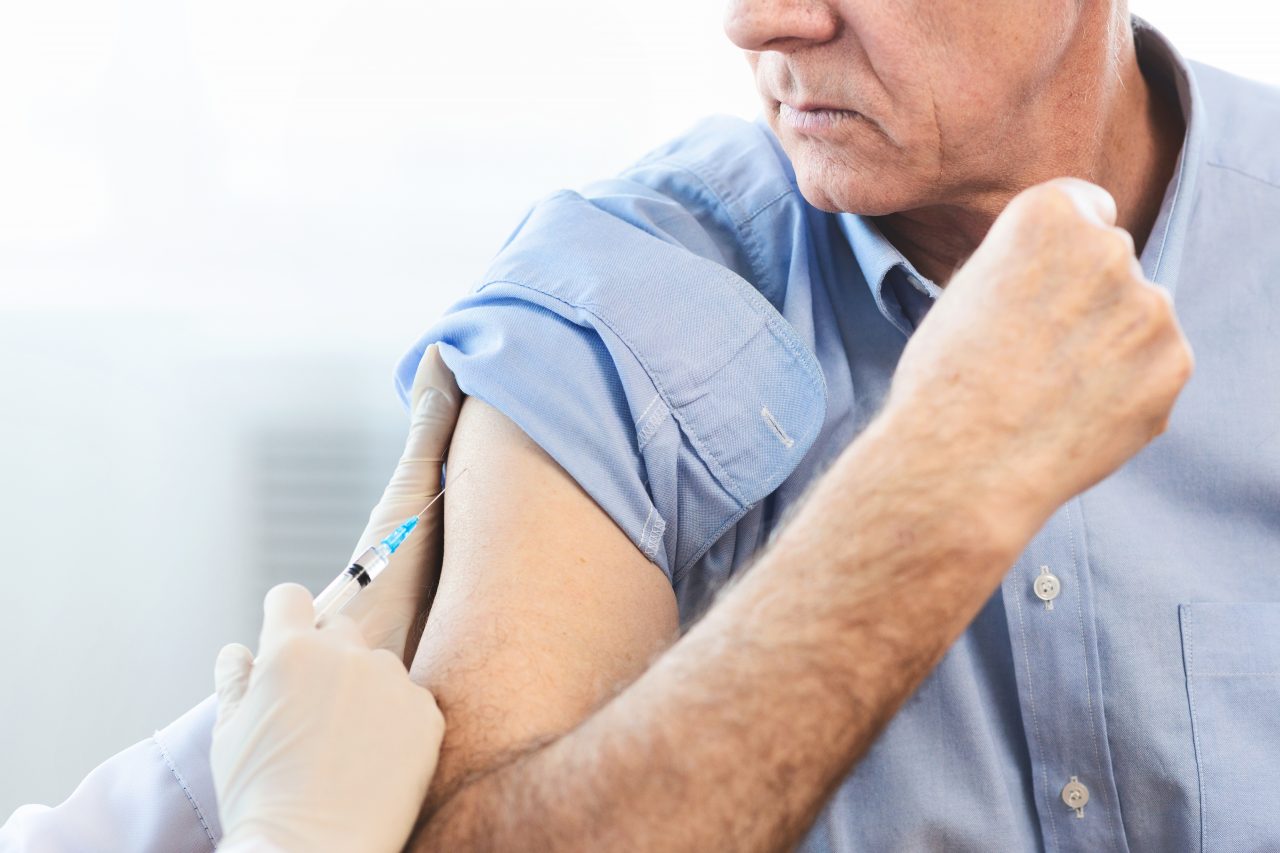 Cum a păcălit sistemul bărbatul din Dorohoi care s-a imunizat cu a treia doză de vaccin Pfizer pentru că „vedea mai bine”. Polițiștii au deschis dosar penal