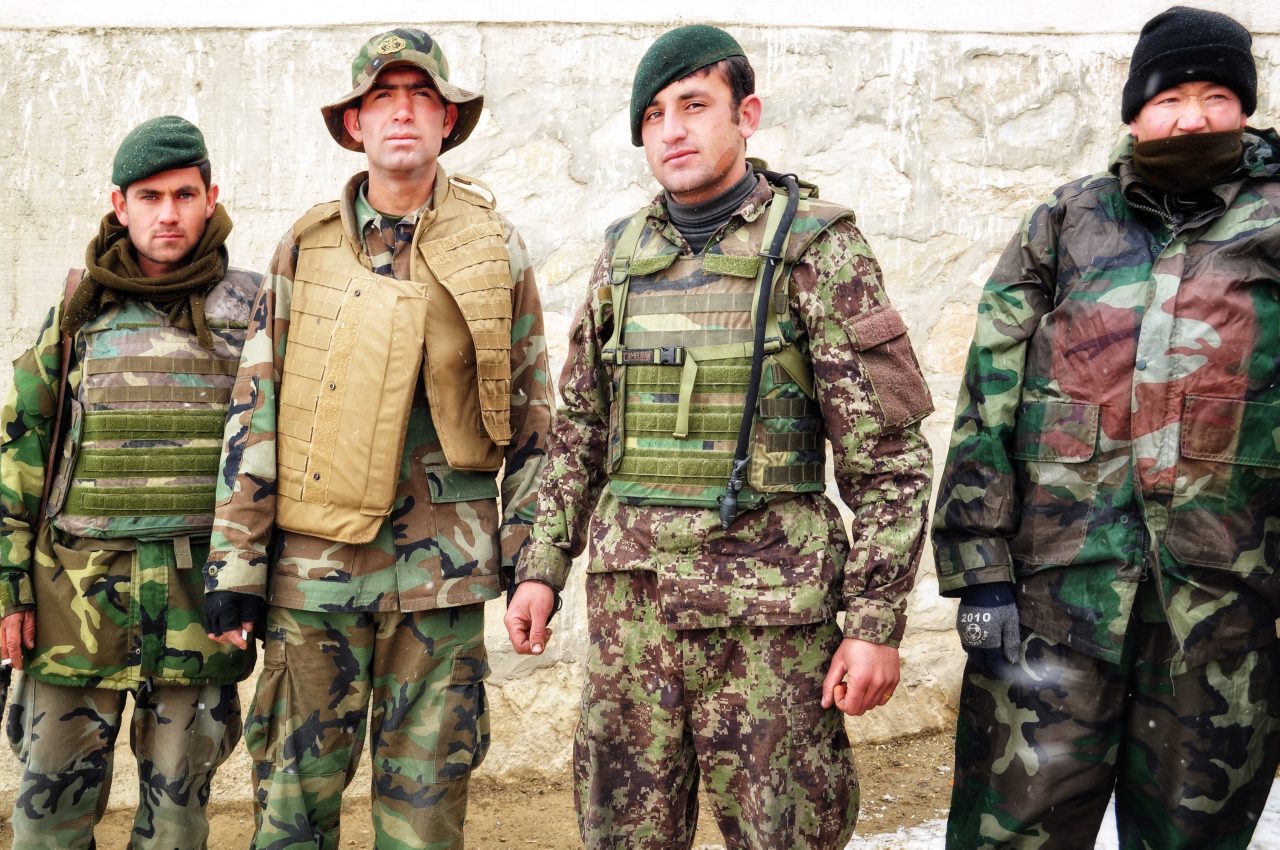 Talibanii îi amenință pe cetățenii din Afganistan care au lucrat ca translatori pentru trupele NATO: „O să vă omorâm pe toți, băieți”