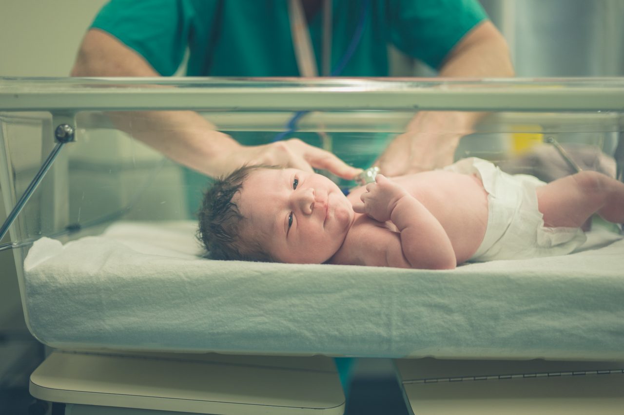 Declinul demografic al României continuă. Anul trecut s-au născut cei mai puțini copii din 1930 până în prezent