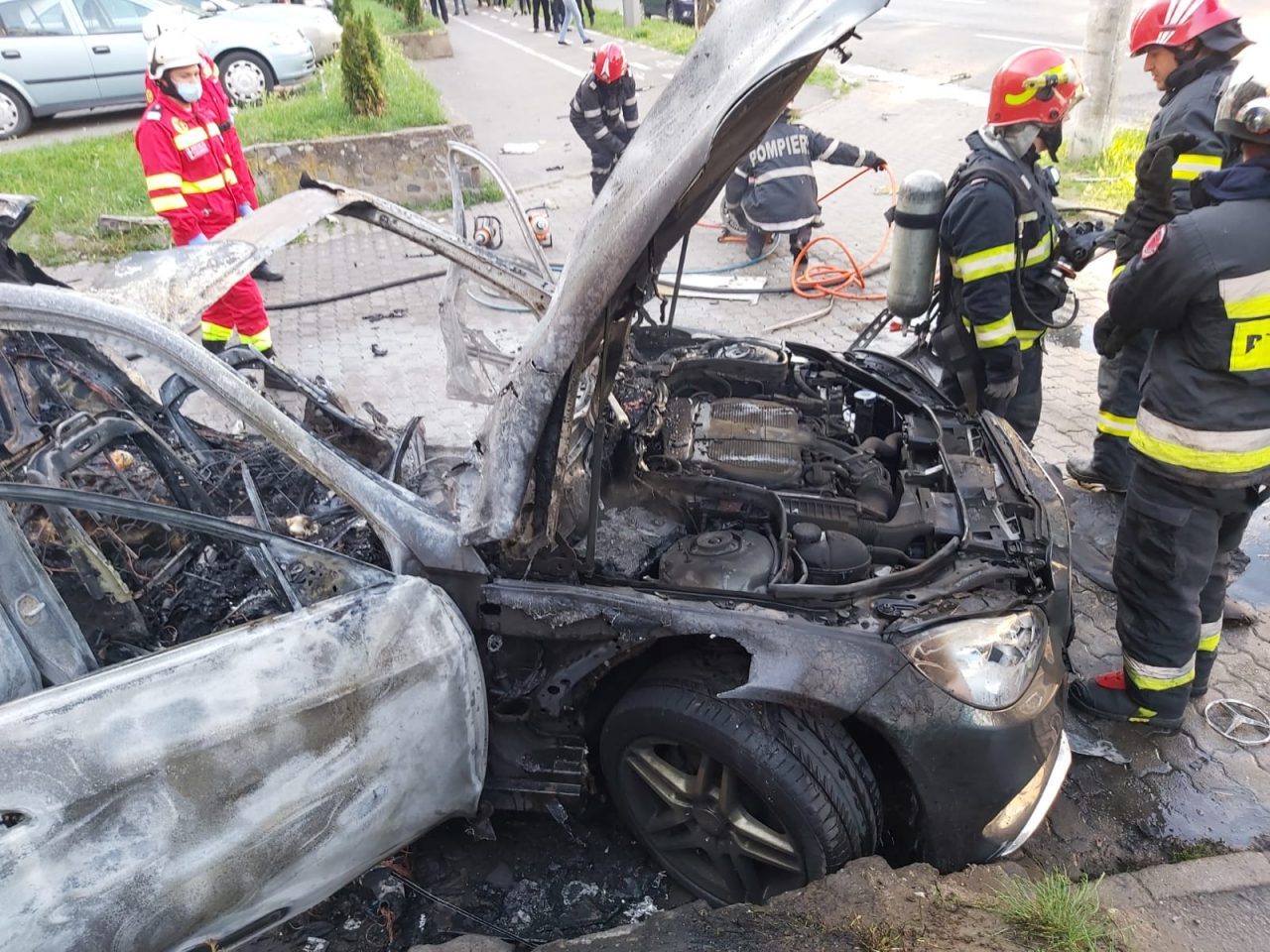 UPDATE. Explozia mașinii din Arad: Primele cercetări exclud ipoteza unui atentat terorist, dar și pe cea a unei explozii întâmplătoare. Ancheta, preluată de PÎCCJ