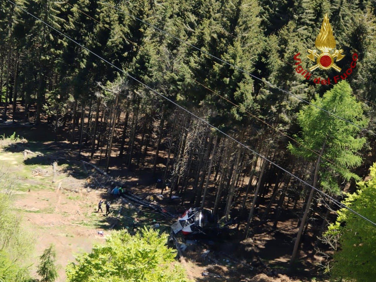 UPDATE – Tragedia din Italia. Copilul de 5 ani, singurul supravieţuitor al accidentului de teleferic, a fost extubat