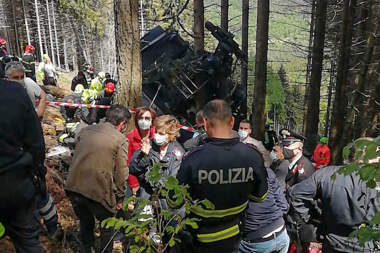Familii distruse după prăbușirea telecabinei în Italia. Poveștile celor 14 persoane care au murit în tragedie