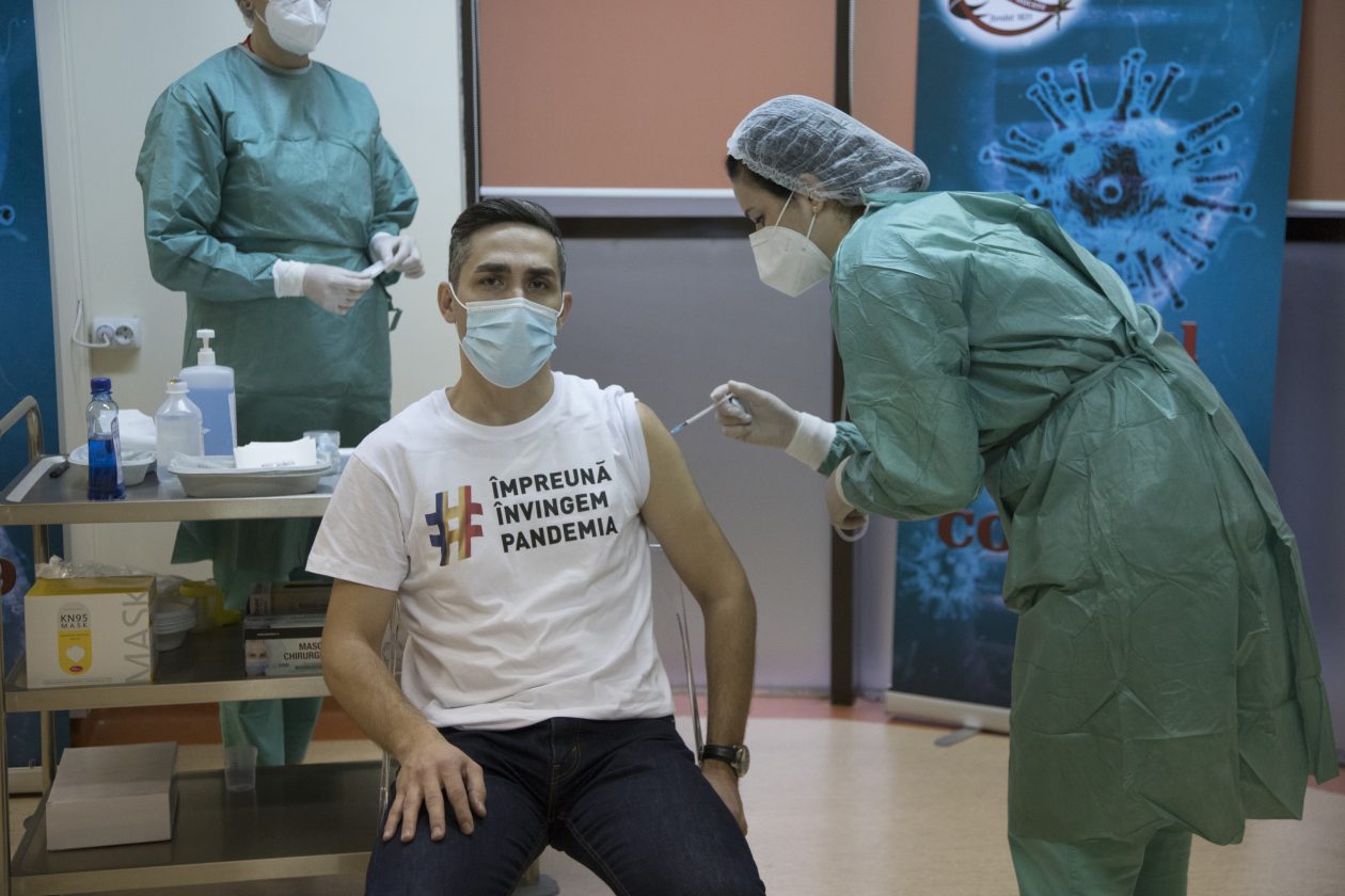 Maraton de vaccinare în București. Ce se întâmplă cu persoanele care se prezintă la centre după ora 22.00