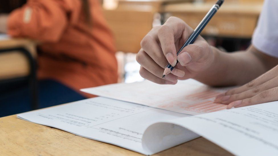 Încep înscrierile pentru Evaluarea Naţională 2021. Calendarul examenelor pentru absolvenții clasei a VIII-a