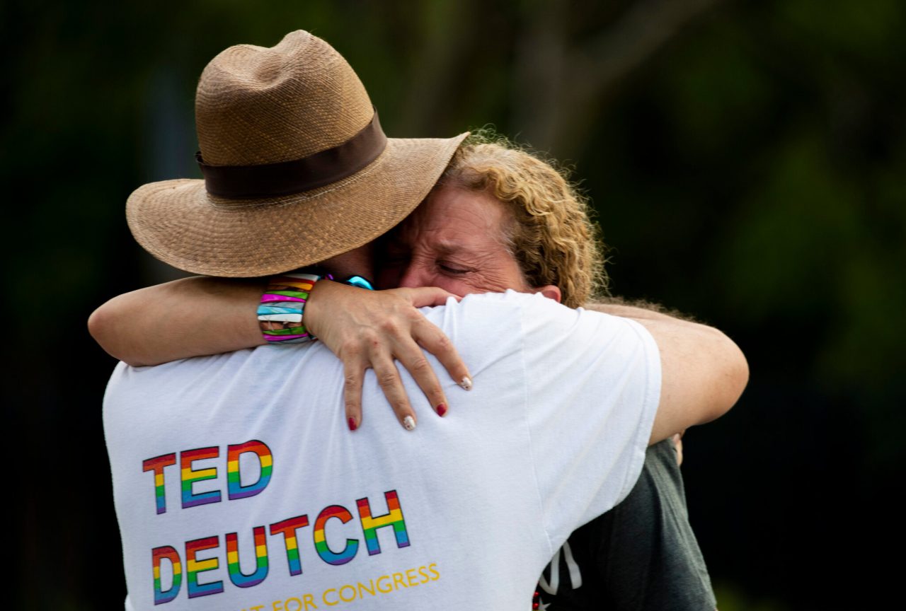 Un camionetă a intrat în mulțime la o paradă gay în Statele Unite