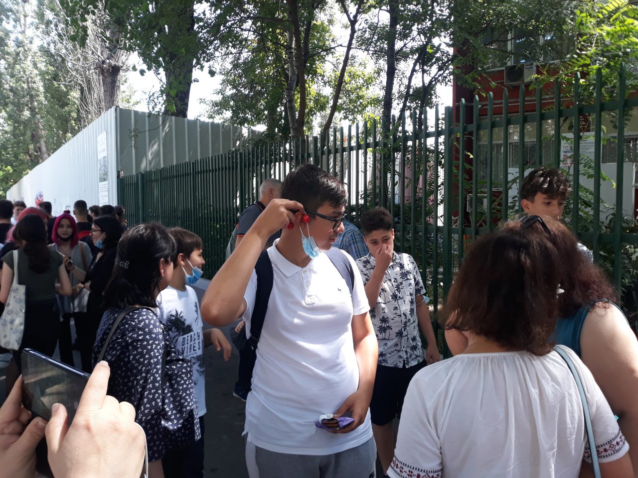 Cod galben la mate, de la „sigur iau 10” la „a fost horror”. Examen cu cireșe la urechi la Evaluarea Națională 2021 | REPORTAJ