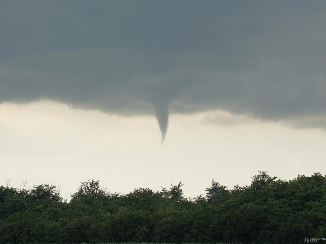VIDEO| Cod roșu de furtuni în Ilfov. Început de tornadă, surprins la nord de București