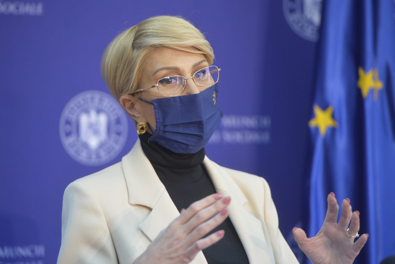Ce amenzi riscă o instituție de stat care are angajați cu pensie și salariu simultan. Anunțul ministrului Muncii