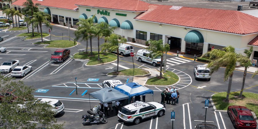 Atac armat într-un supermarket din Florida, soldat cu trei morți, între care și un bebeluș