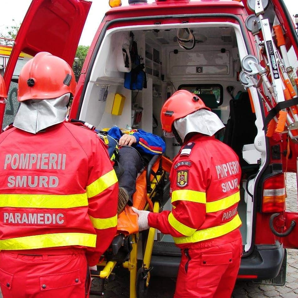 Copil de 3 ani din Brașov, lovit mortal de mașina condusă de tatăl său. Bărbatul mergea cu spatele în curtea casei și nu s-a asigurat