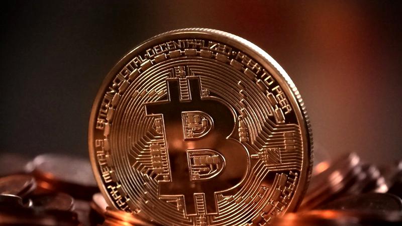 Un bărbat a aruncat din greșală un portofel cu bitcoin în valoare de 357 de milioane de dolari