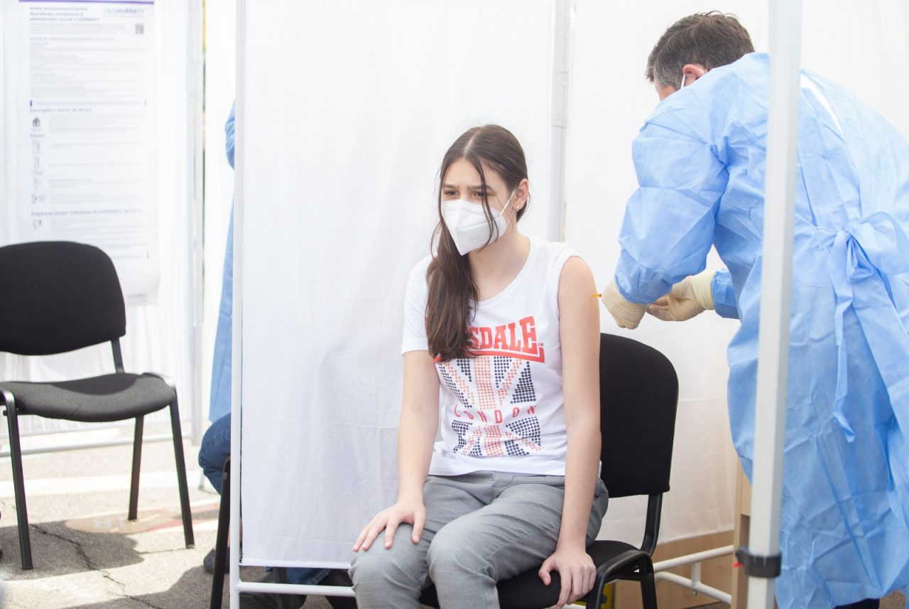 România, prima țară din UE care vaccinează anti-Covid copiii între 12 și 15 ani. În sectorul 4 a fost inaugurat un centru de imunizare (FOTO-VIDEO)