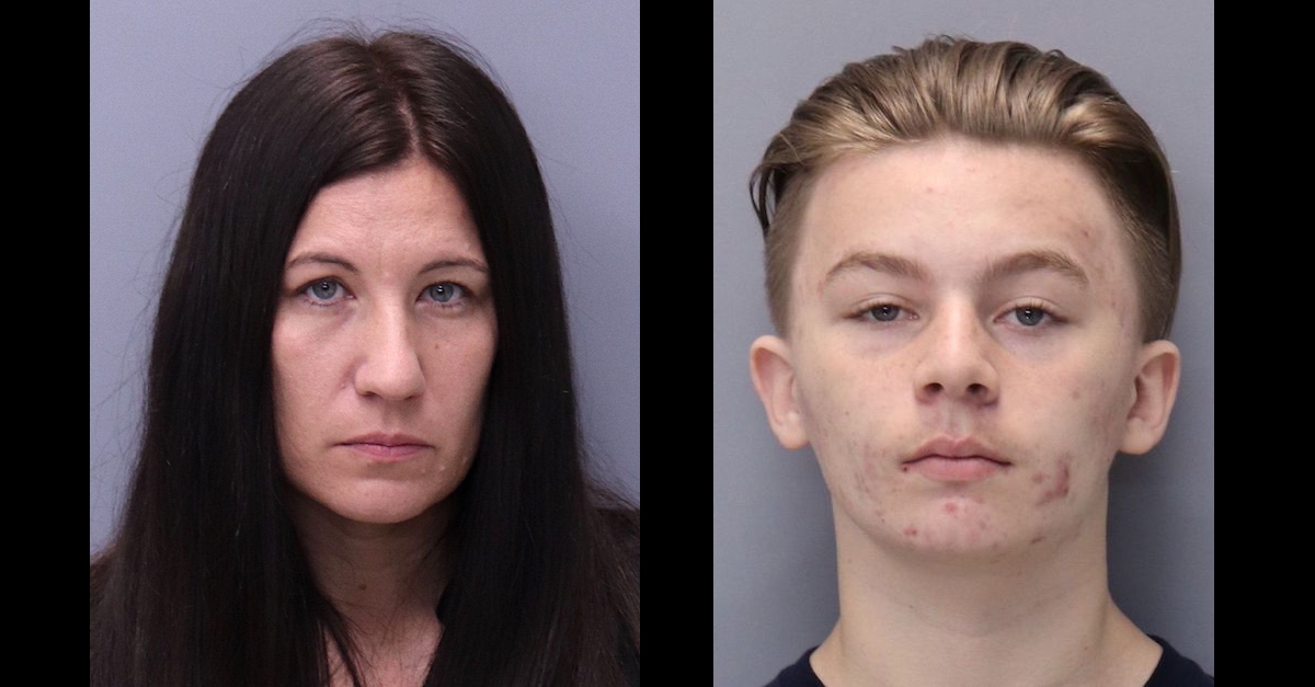 Mama unui băiat, care a înjunghiat o majoretă de 114 ori, a fost arestată pentru că a „spălat blugii victimei, plini de sânge”