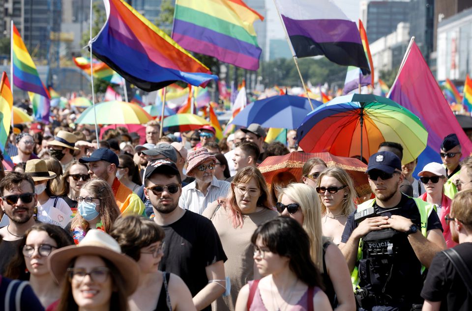 RAPORT al Centrului american pentru Controlul și Prevenirea Bolilor: Aproximativ 1 din 4 elevi de liceu din SUA se identifică drept LGBTQ