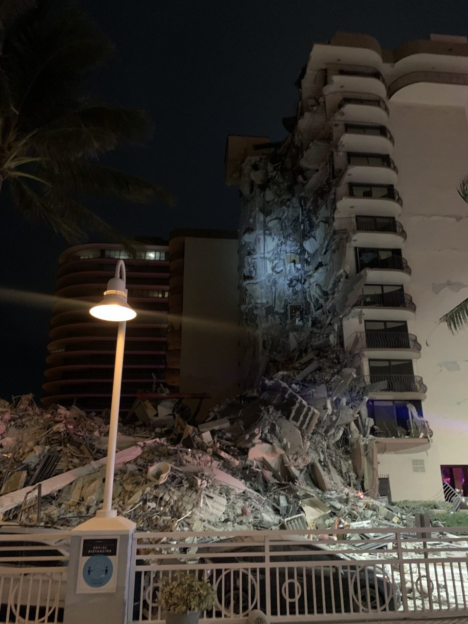 Blocul prăbușit în Miami: Bilanţul deceselor a ajuns la 10